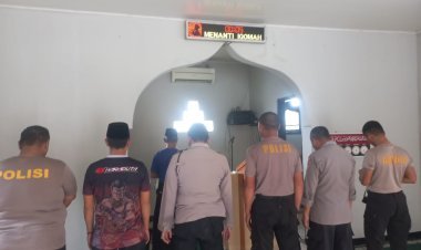 Sholat Dzuhur Berjamaah Tingkatkan Keimanan Personil Polsek Cikupa