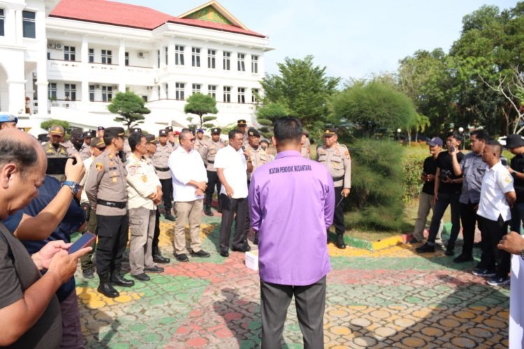 Polres Karimun Laksanakan Pengamanan Unras IPN, ASN Dan Honorer Di Kantor Bupati Karimun
