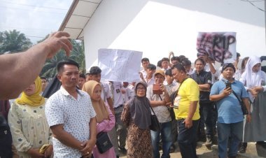 Polsek Tanah Jawa Gelar Pengamanan Aksi Unjuk Rasa Pelajar SMA Negeri 1 Tanah Jawa Terkait PDSS PTN Berhasil Diredam