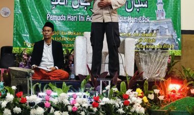 Babinkamtibmas Kelurahan Sukamulya Hadiri Pengajian di Masjid Jami Al Ikhlas, Sampaikan Pesan Kamtibmas