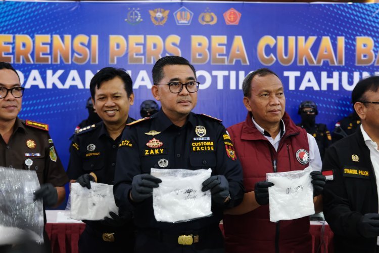 Selundupkan 2 Kg Sabu di Lipatan Jeans, Freelance Hiburan Malam dan Ibu Rumah Tangga Dibekuk Bea Cukai Batam