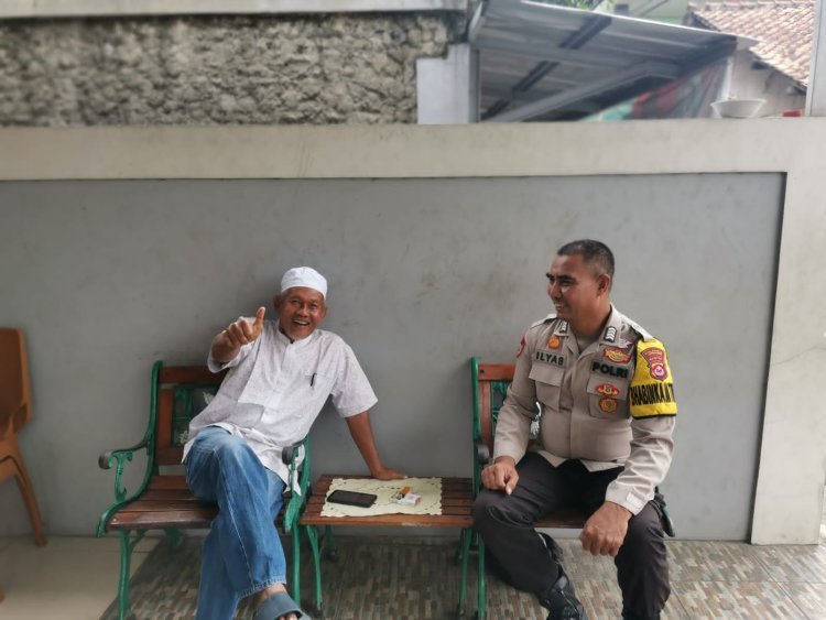 Babinkamtibmas Kelurahan Sukamulya Jalin Komunikasi Kamtibmas dengan Warga