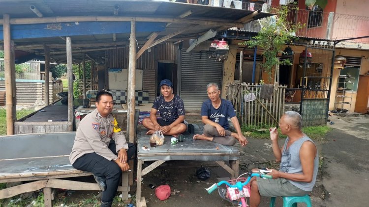 Bhabinkamtibmas Desa Bojong Gelar Sambang, Jalin Kedekatan dengan Warga