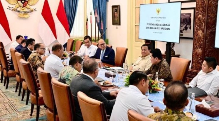 Presiden Prabowo Subianto menggelar pertemuan dengan jajaran Menteri Kabinet Merah Putih di Istana Merdeka Jakarta, pada Senin, 24 Februari 2025