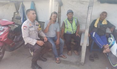 Babinkamtibmas Kelurahan Sukamulya Sambangi Tukang Ojek untuk Jaga Kamtibmas