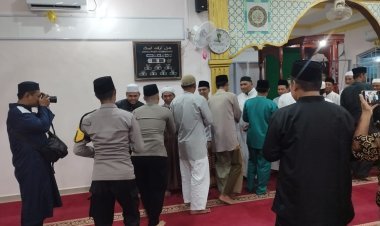 Personel Polsek Tebing Gelar Tarawih Keliling di Masjid Al Furqon