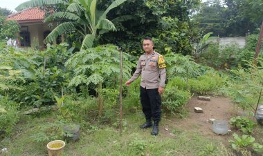 Bhabinkamtibmas Desa Sukanagara Laksanakan Pendataan Pekarangan Lestari