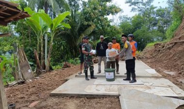 Relawan Terate Peduli Salurkan Bantuan untuk Korban Longsor di Pucangombo