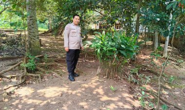 Bhabinkamtibmas Desa Bojong Bripka Reza Fajar A Lakukan Pendataan Pekarangan Lestari