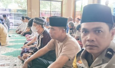 Bhabinkamtibmas Gelar Jumling di Masjid Jami Al Ikhlas, Jalin Kedekatan dengan Warga