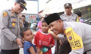 Kapolres Simalungun Berbagi Takjil Gratis, Wujudkan Kepedulian Selama Bulan Ramadhan