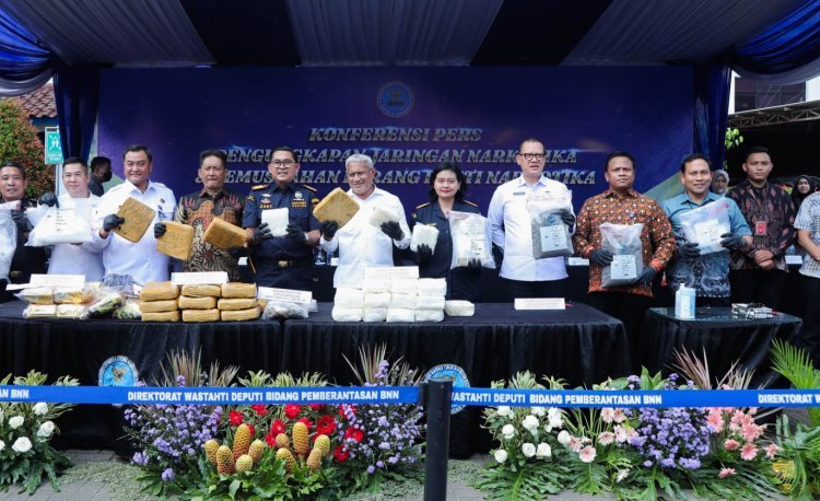 Nelayan dan Buruh Tani Tertangkap Selundupkan 7 Kg Sabu di Bandara Hang Nadim