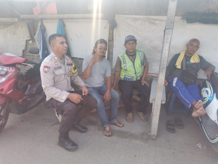 Babinkamtibmas Kelurahan Sukamulya Sambangi Tukang Ojek untuk Jaga Kamtibmas