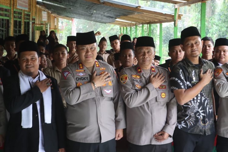 Kapolres Simalungun Gelar Bakti Sosial dan Safari Ramadhan di Pondok Pesantren PM Darul Khoirot