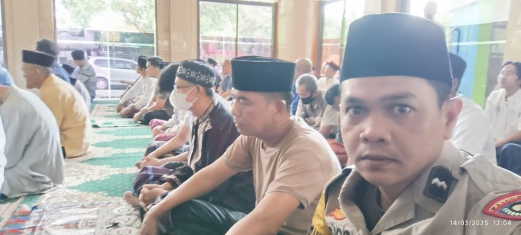 Bhabinkamtibmas Gelar Jumling di Masjid Jami Al Ikhlas, Jalin Kedekatan dengan Warga