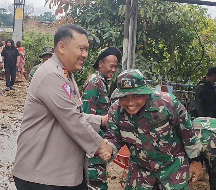 Kapolres Simalungun Pimpin Penanganan Bencana Banjir Bandang dan Longsor di Kota Wisata Parapat