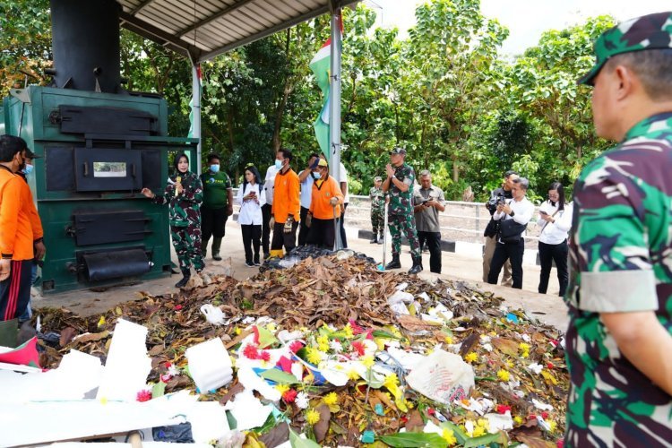 Solusi Sampah Kekinian, Panglima TNI dan Wali Kota Palembang Bahas Mesin Olah Sampah