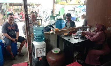 Bhabinkamtibmas Desa Budi Mulya Jalin Silaturahmi dengan Ketua RW 02, Perkuat Sinergi untuk Keamanan Lingkungan