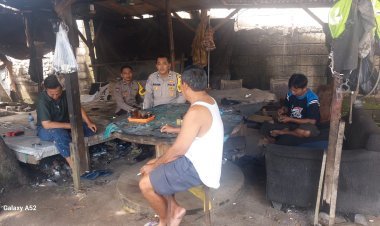 Berita Sambang: Jalin Kedekatan dengan Warga, Polri Sambangi Kantor Desa Sukadamai