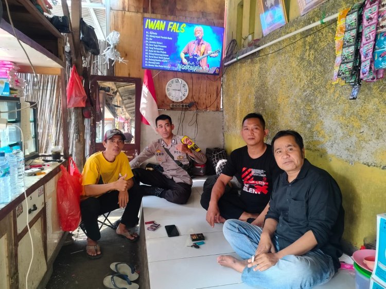 Bhabinkamtibmas Jalin Kedekatan dengan Tokoh Masyarakat di Desa Cibadak