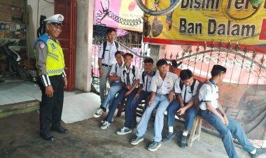 Unit Kamsel Polres Simalungun Gelar Binluh Lalu Lintas di Sekolah YMI Sinaksak