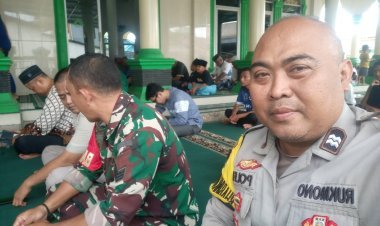 Lewat Program Jumat Keliling, Bhabinkamtibmas dan Babinsa Desa Budimulya Jalin Kedekatan dengan Warga