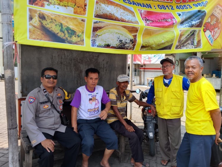 Silaturahmi dan Edukasi, Bhabinkamtibmas Desa Bitung Jaya Kunjungi Warung Binaan