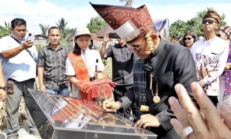 Bupati Simalungun Ziarah ke Makam Pelopor dan Tokoh Pendidik Simalungun Op. Guru Jason Saragih