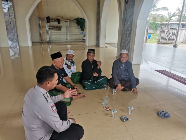 Pererat Sinergi, Bhabinkamtibmas Kelurahan Sukamulya Sambangi Tokoh Masyarakat