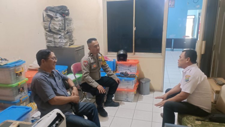 Silaturahmi dan Himbauan Harkamtibmas: Polsek Cikupa Pererat Sinergi dengan Pemerintah Desa Sukanagara