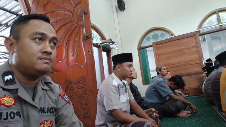 Kegiatan Polsek Cikupa: Shalat Jumat Keliling Tingkatkan Silaturahmi dengan Warga