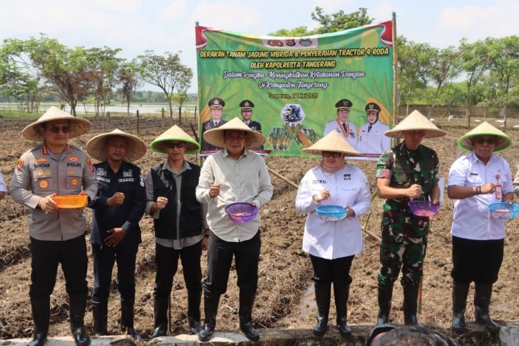 Kapolresta Tangerang Dukung Ketahanan Pangan Lewat Penanaman Jagung Program P2L di Sukamulya