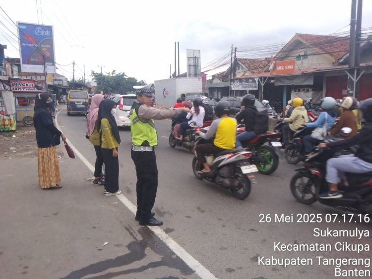 Kegiatan Polsek Cikupa: Pengaturan Lalu Lintas Pagi Hari