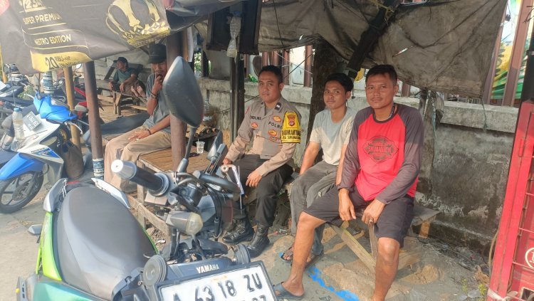 Bhabinkamtibmas Polsek Cikupa Sambangi Tukang Ojek Pangkalan Bonen di Desa Sukanagara