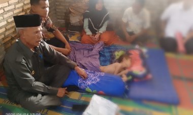 Wakil Bupati Aceh Singkil Menangis Saat Kunjungi Anak Penderita Pneumonia di Desa Bulara