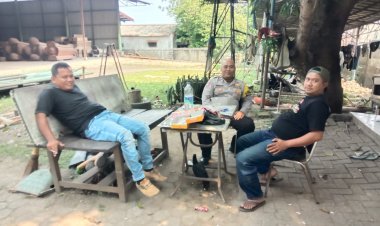 Pererat Silaturahmi, Bhabinkamtibmas Sambangi Ketua RT di Desa Budimulya