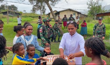 Satgas Yonif 521/DY Berbagi Kasih Kunjungi Gereja Betel Polimo di Distrik Kurima