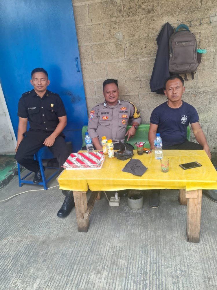 Pererat Silaturahmi, Bhabinkamtibmas Desa Talaga Sambangi Warga untuk Jaga Kamtibmas