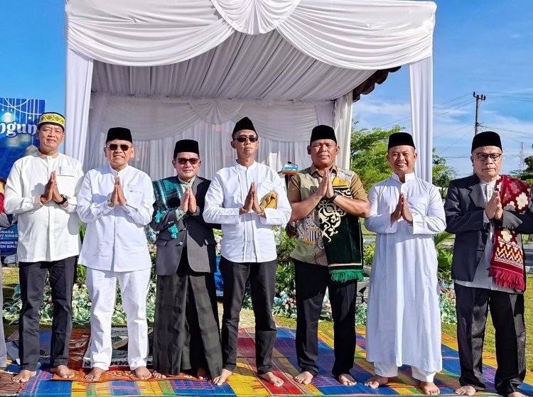Kapolres Simalungun Bersama Forkopimda Gelar Sholat Ied dan Penyembelihan Kurban Bersama Masyarakat
