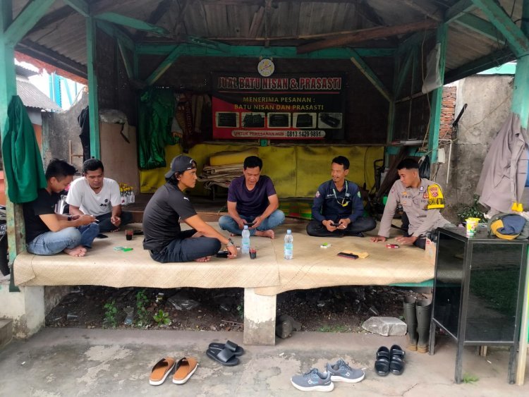 Bhabinkamtibmas Desa Cibadak Ajak Warga Bangkit Lewat Program Polisi Peduli Pengangguran