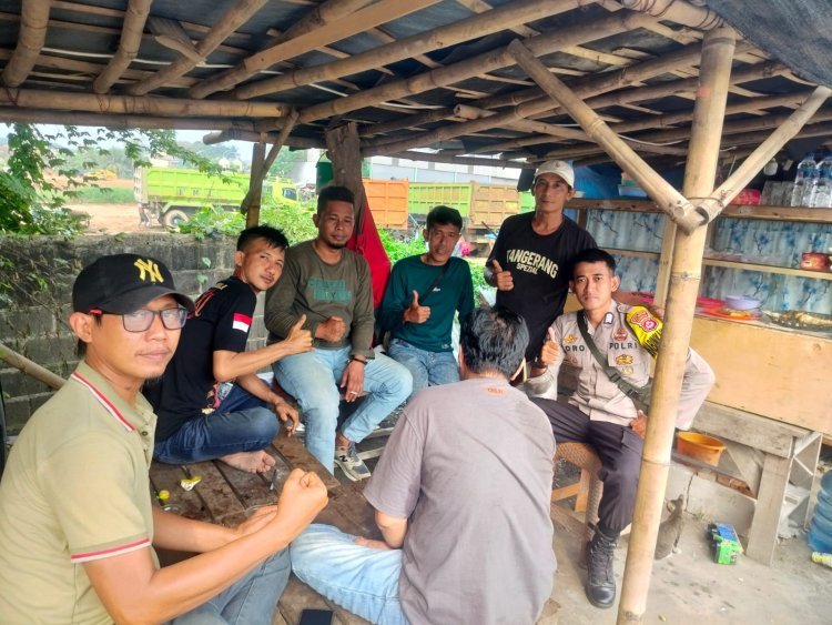 Polisi Peduli Pengangguran: Bhabinkamtibmas Desa Cibadak Dorong Warga Aktif dan Produktif