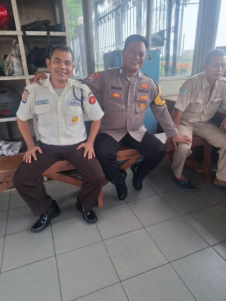 Pererat Hubungan dengan Warga, Bhabinkamtibmas Desa Talaga Lakukan Sambang ke Rumah Warga