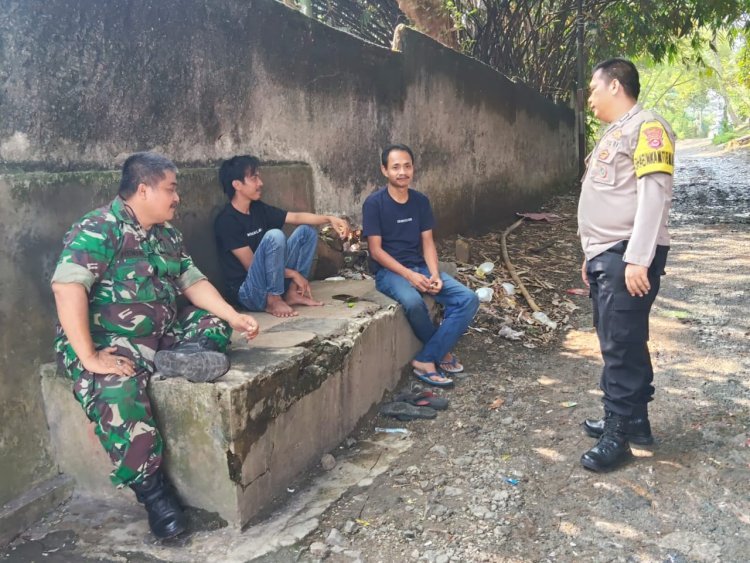 Bhabinkamtibmas dan Babinsa Desa Bojong Sambangi Warga, Teguhkan Sinergi untuk Kamtibmas