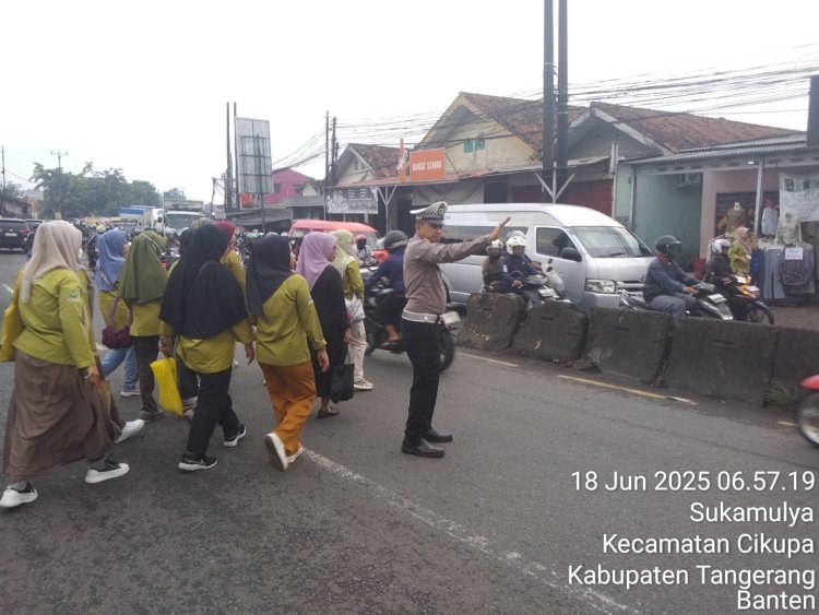 Polsek Cikupa Laksanakan Protap Pagi, Amankan Arus Lalin di Depan PT. Cingluh