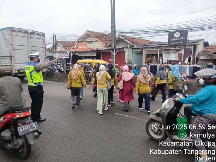 Polsek Cikupa Laksanakan Gatur Lalin Pagi Hari di Depan PT. Cingluh