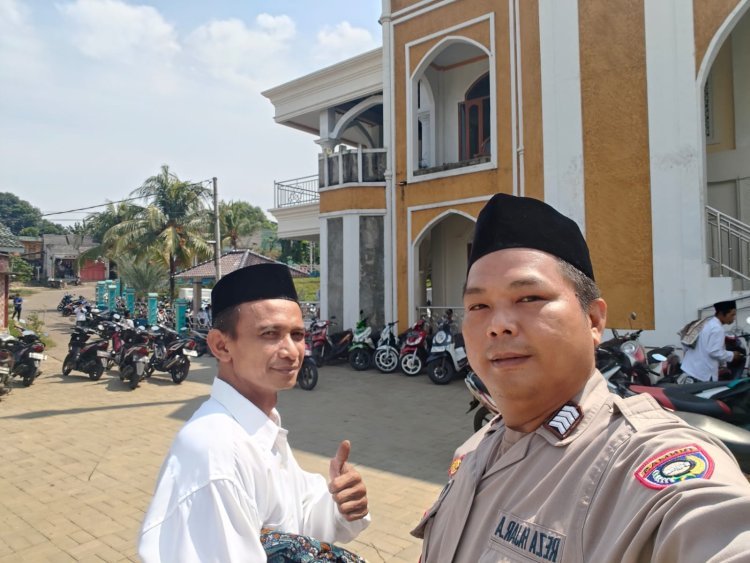 Bripka Reza Fajar A Laksanakan Program Jumat Keliling di Desa Bojong