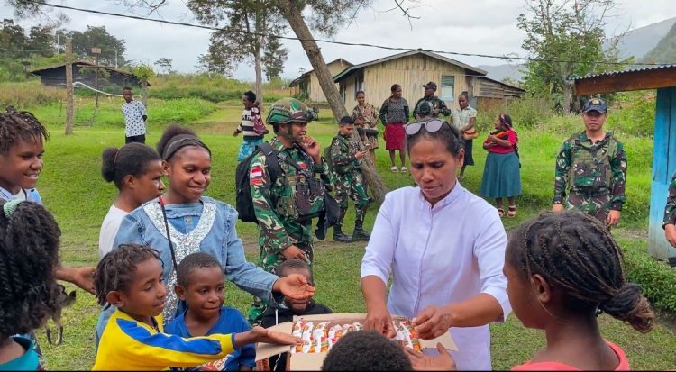 Satgas Yonif 521/DY Berbagi Kasih Kunjungi Gereja Betel Polimo di Distrik Kurima