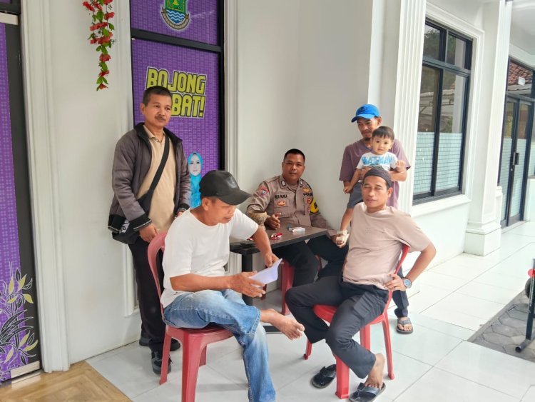 Bhabinkamtibmas Desa Bojong Tingkatkan Kedekatan dengan Warga Lewat Giat Sambang