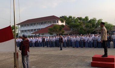 Bhabinkamtibmas Polsek Cikupa Ajak Siswa SMA Negeri 31 Tangerang Hidup Disiplin dan Jauhi Kenakalan Remaja