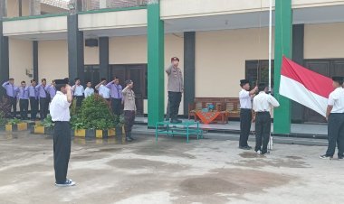 Kasat Narkoba Kompol Maryadi Menjadi Irup di SMA IT Ruhul Jadid, Didampingi Bhabinkamtibmas Bripka Achmad Irwan
